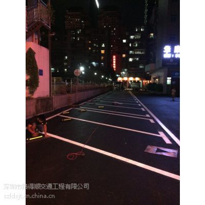 深圳西乡停车场设施 西乡工厂划线 马路划线漆 沥青路面划线施工承包 18826568524